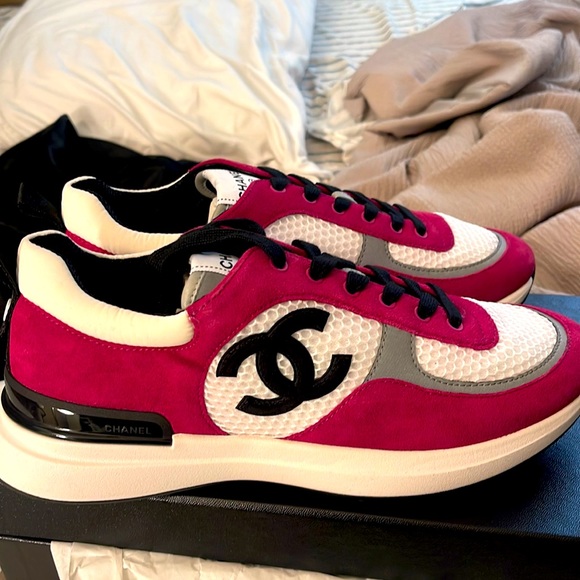 CHANEL SNEAKERS - Picture 2 of 7